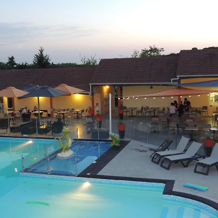 Camping L'Arada Parc Sonzay Exterior foto