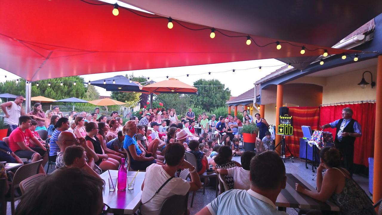 Camping L'Arada Parc Sonzay Exterior foto
